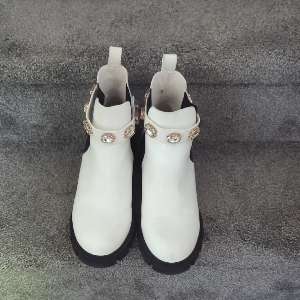 Steve Madden White and Gold Ankle Boots